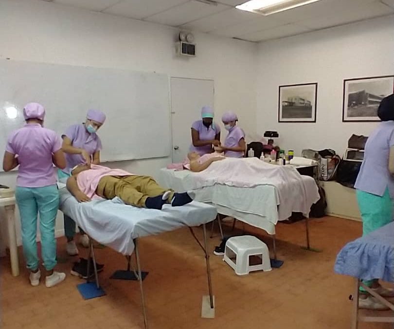 Instituto de Cosmiatría realizó pasantía comunitaria en el Centro Cívico