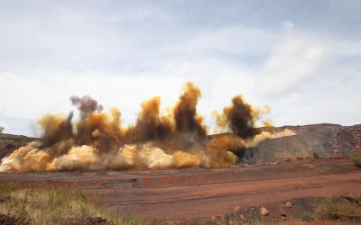 FERROMINERA REALIZA VOLADURA EN EL CUADRILÁTERO FERRÍFERO SAN ISIDRO