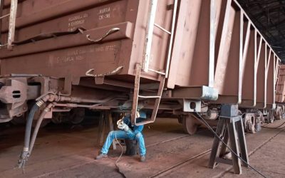 Ferromineros ejecutan labores de  mantenimientos en ferrocarril