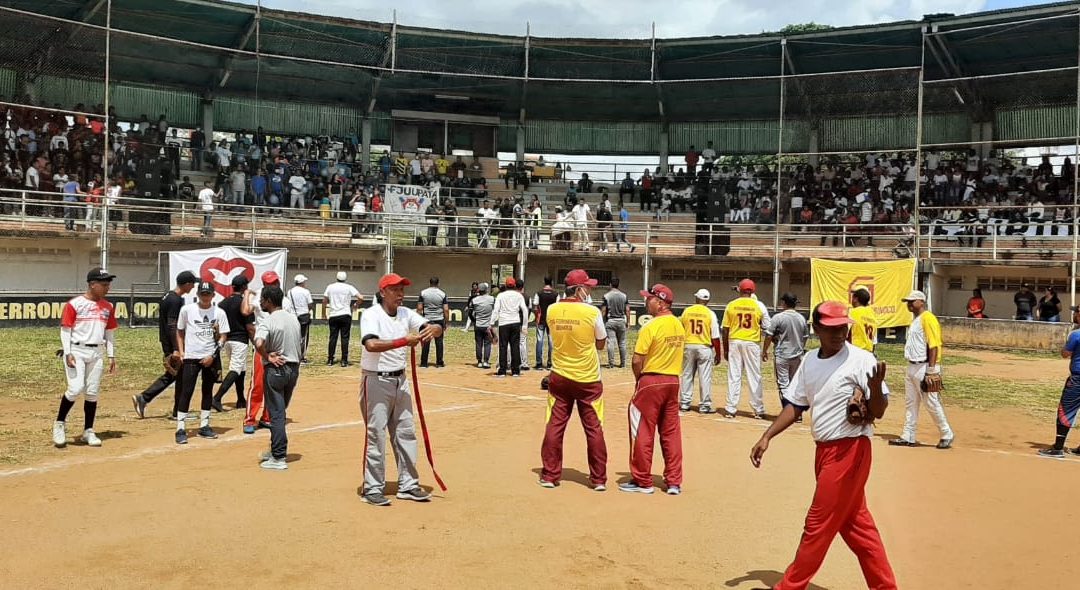 Deportes inicia los entrenamientos de Softbol