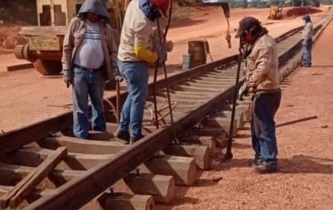 Ferrominera apoya construcción de vía férrea de Bauxilum