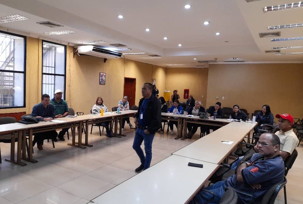 Ferromineros refuerzan competencias en muestreo de productos ferríferos