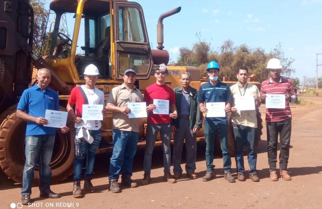 Ferromineros son certificados como operadores de montacargas