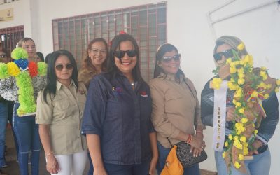 Familia ferrominera rindió tributo a la Cruz de Mayo