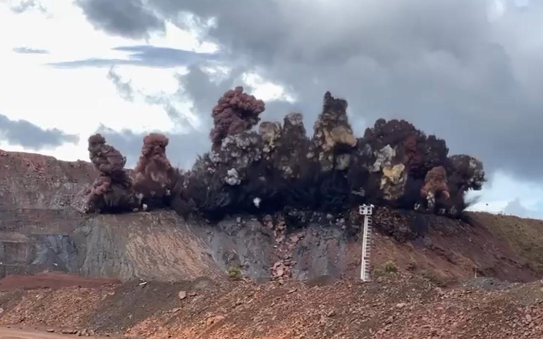 Ferrominera realiza la penúltima voladura del año