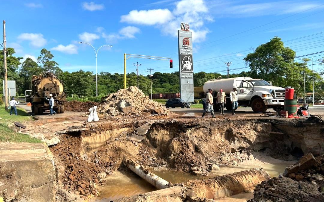 CVG Ferrominera inició reparación de tuberías de aguas servidas