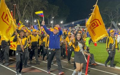 LOCOMOTORA AMARILLA BRILLÓ EN ACTO INAUGURAL DE LOS JUEGOS INTEREMPRESAS