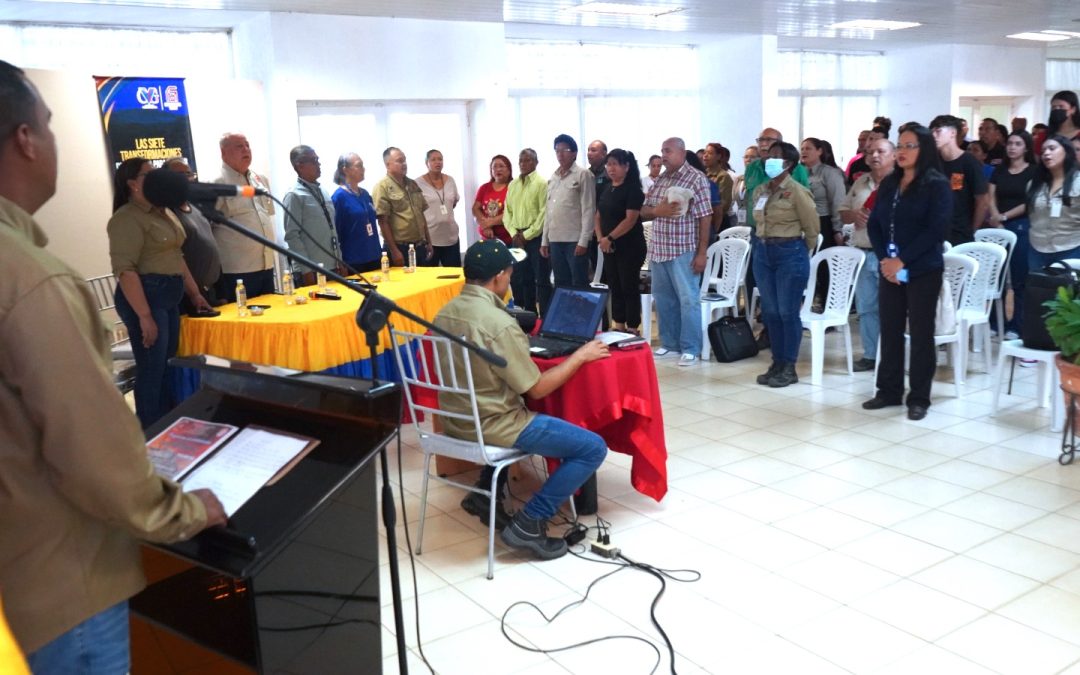 Trabajadores inician diplomados de Procesamiento de Mineral y Vías Férreas