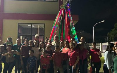 Trabajadores del Edificio Administrativo II celebran la Navidad
