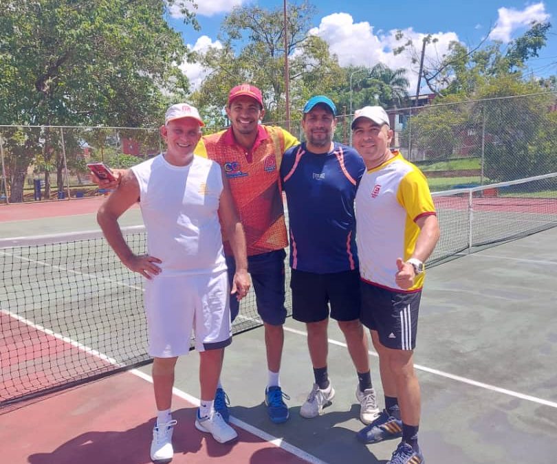 Ferromineros campeones en torneo de tenis de cancha