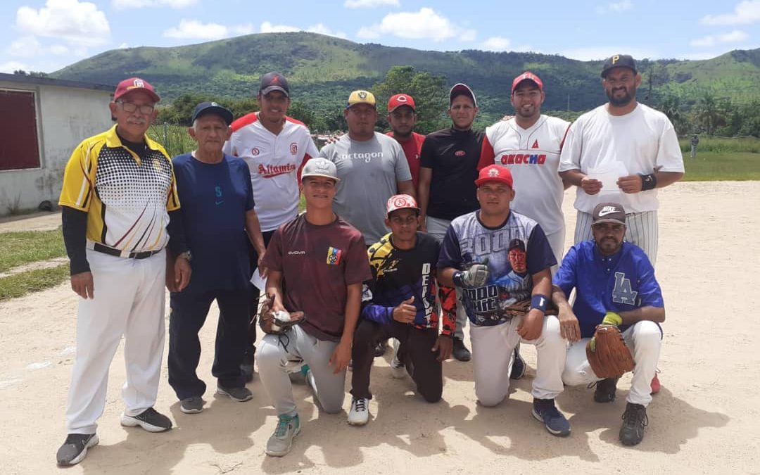Arranca triangular de softbol en Ciudad Piar