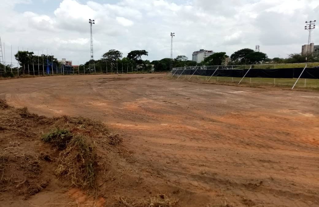 Inicia construcción de cancha de voleibol y fútbol de arena