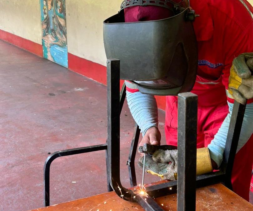 Inician actividades de reacondicionamiento de los colegios ferromineros