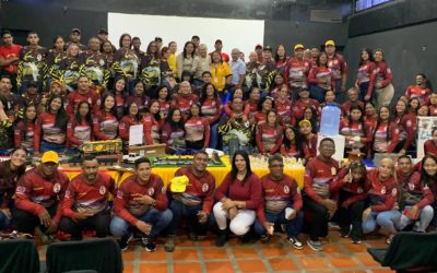 Ferromineros culminan diplomados y exponen sus proyectos