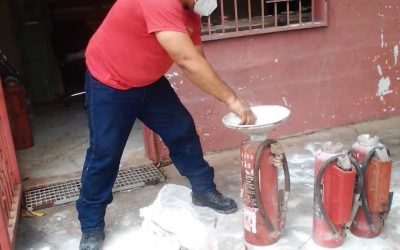 Control de Emergencias recupera extintores e instruye sobre sus usos