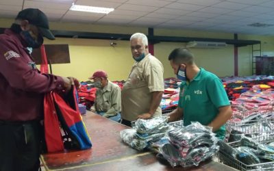 Ferrominera entrega beneficio de Kit Escolar