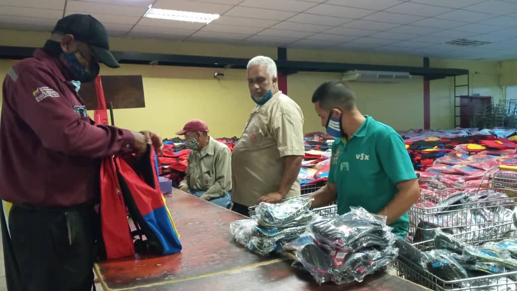 Ferrominera entrega beneficio de Kit Escolar